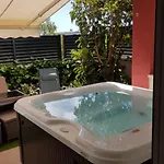 شقة Salvia With Private Jacuzzi
