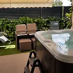 شقة Salvia With Private Jacuzzi *