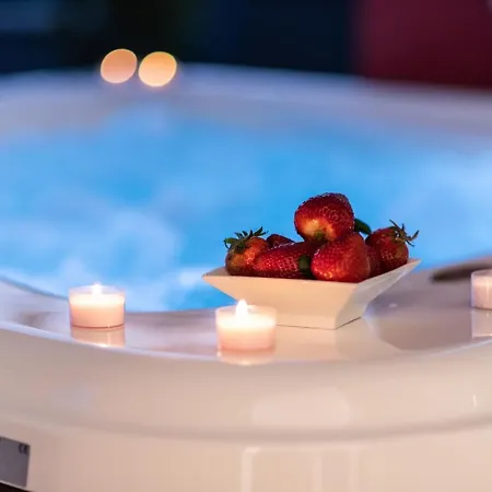 Апартаменты Salvia With Private Jacuzzi *