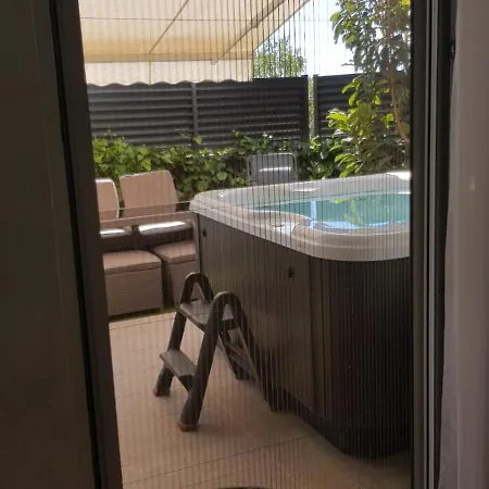 Апартаменты Salvia With Private Jacuzzi Сплит