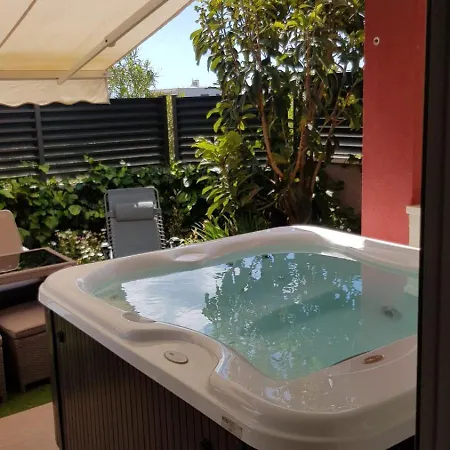 Апартаменты Salvia With Private Jacuzzi