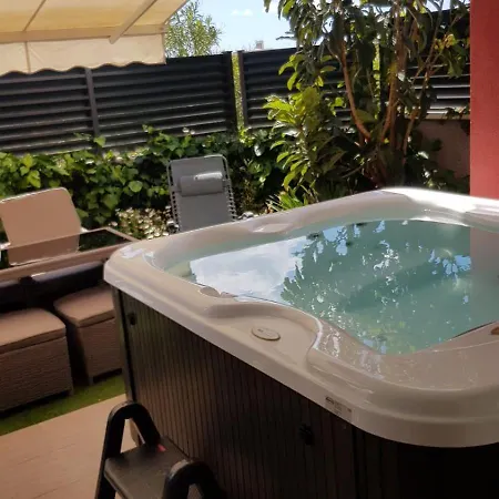 Апартаменты Salvia With Private Jacuzzi Сплит