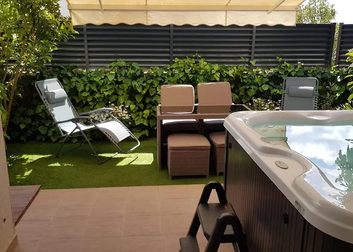 Salvia With Private Jacuzzi Split