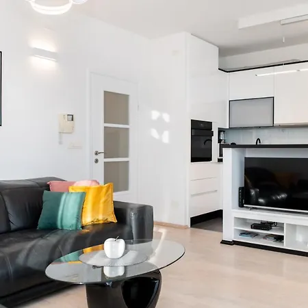 Salvia With Private Jacuzzi Split