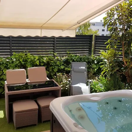 Salvia With Private Jacuzzi Split