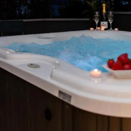 Salvia With Private Jacuzzi Lägenhet *